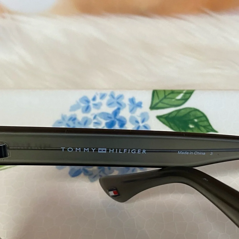Tommy Hilfiger Woman’s Matte Black sunglasses - Picture 5 of 6